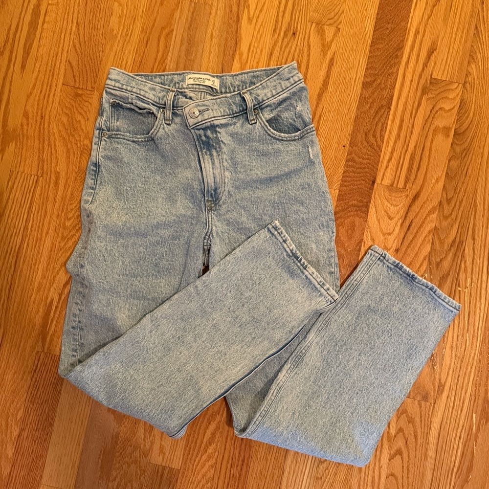 Abercrombie & Fitch The 90’s Straight Ultra High Rise Jeans Size 27